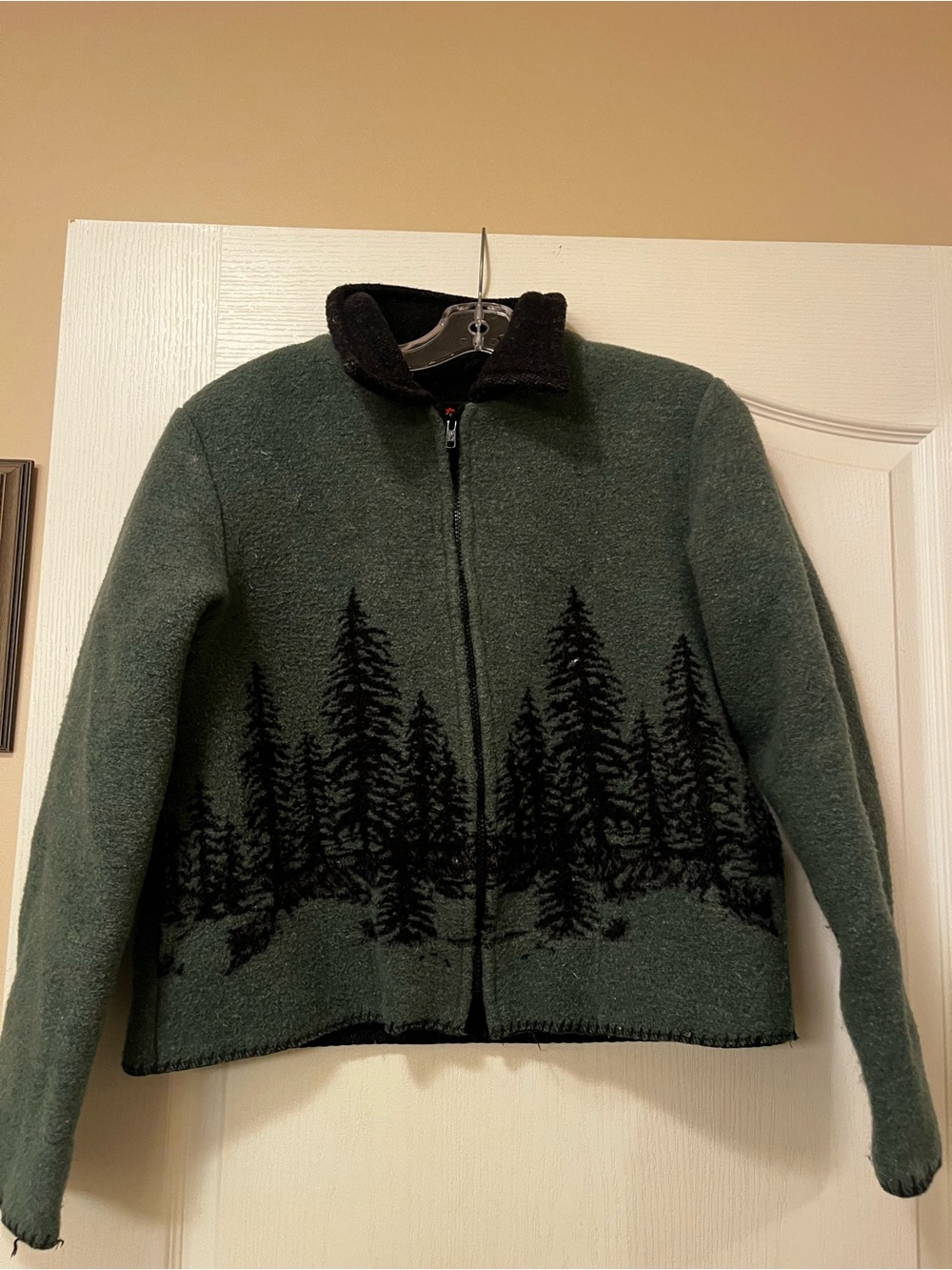 Forest-Print Zip-Up Jacket in Dark Green and Black